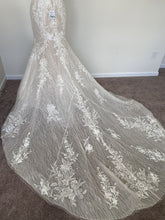 C2023-LV82f - Vestido de novia de encaje ajustado, sin mangas, con cuello de pico y cola catedral