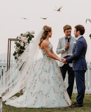 C2023-SA813 - Robe de mariée trapèze sans bretelles avec broderie colorée