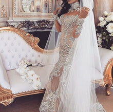 C2020 - BLS989 vestido de novia con escote ilusión y manga larga con cuentas de cristal swarovski