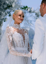 C2024-LS119 - Vestido de novia de encaje, manga larga, escote ilusión y cola desmontable