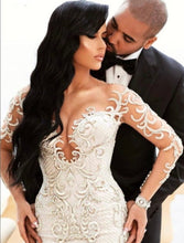 C2022-LS77 - Robe de mariée ajustée couture à manches longues et perles