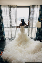 C2023-OSF87 - vestido de novia con hombros descubiertos, sin tirantes, ajustado a vuelo, con cordones en la espalda y cola con volantes en la parte inferior