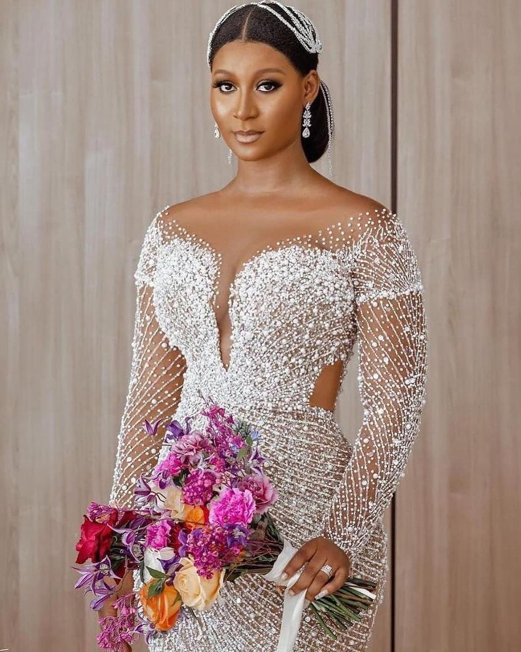 C2022-BB28 - Vestido de novia transparente de manga larga con pedrería de cristales y perlas