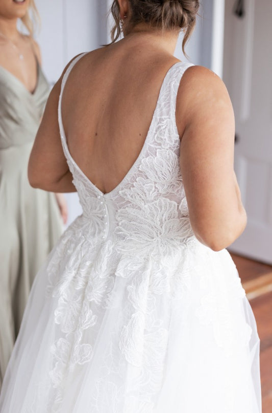 C2022-pSSV - robe de mariée trapèze grande taille sans manches à col en V