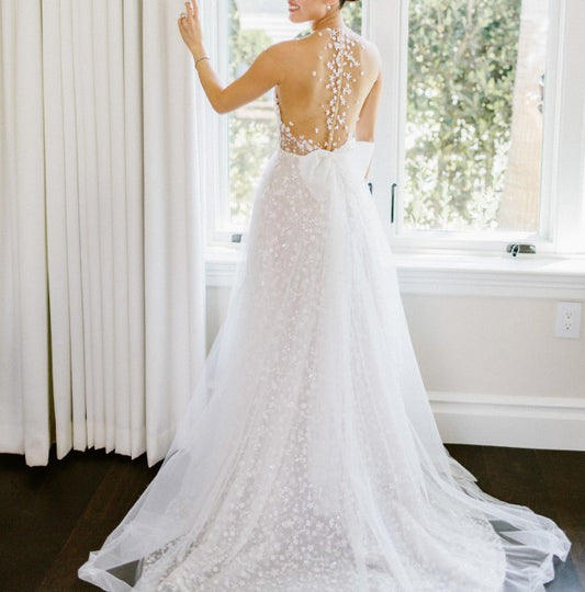 C2022-FS011 - Robe de mariée sans manches, décolleté illusion, détail de fleurs 3D