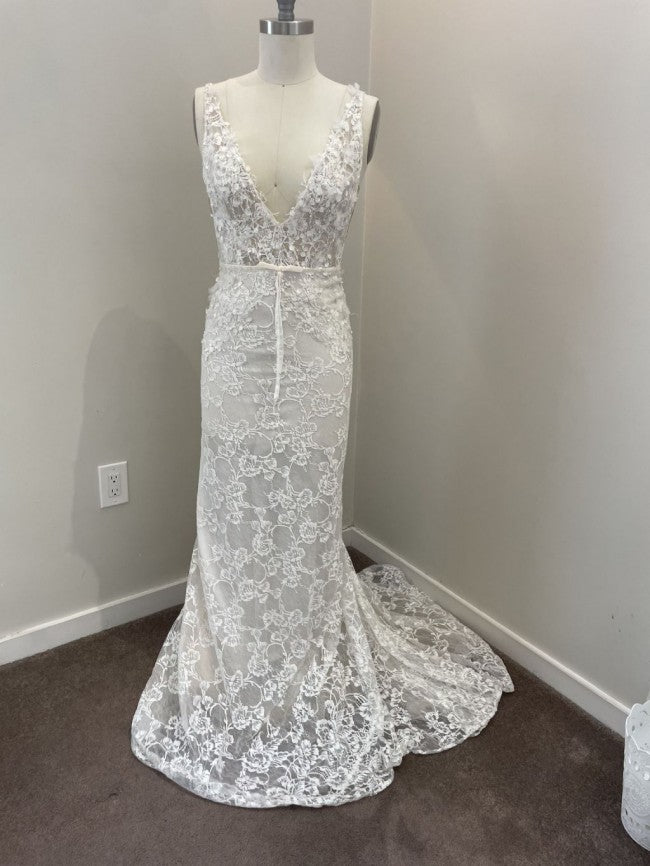 C2022-SV551 - sleeveless v-neck lace wedding gown with detachable over skirt
