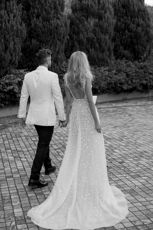 C2022-SV553: vestido de novia sexy, sin mangas, con escote en V profundo y lazo.