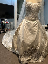 C2023-FB1109 vestido de novia formal sin tirantes con cuentas y cola catedral escalonada