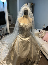 C2023-FB1109 vestido de novia formal sin tirantes con cuentas y cola catedral escalonada