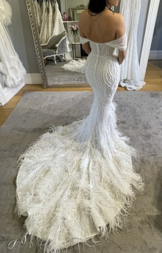 C2023-OS704 robe de mariée évasée à épaules dénudées et perles avec traîne amovible