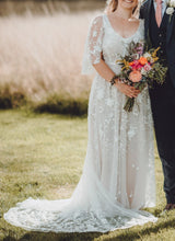 C2023-FS55b robe de mariée transparente à manches courtes à volants avec ligne de col en v