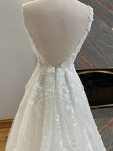 C2023-SAF22b - Robe de mariée trapèze en dentelle perlée, sans manches, col en V