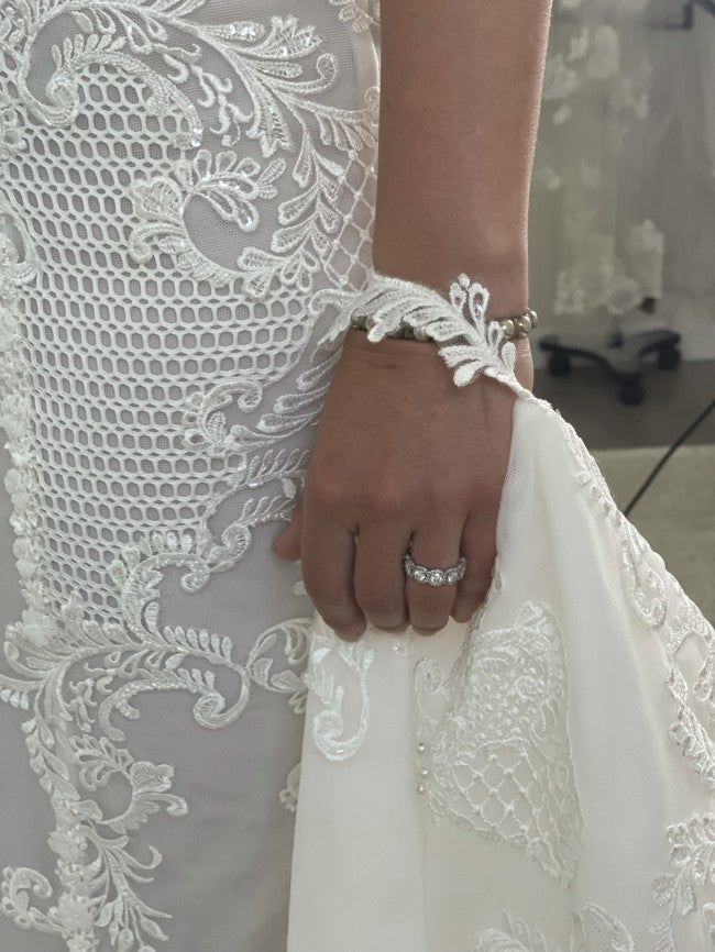 C2023-V31S sleeveless sexy deep v-neck embroidered wedding gown with cathedral train