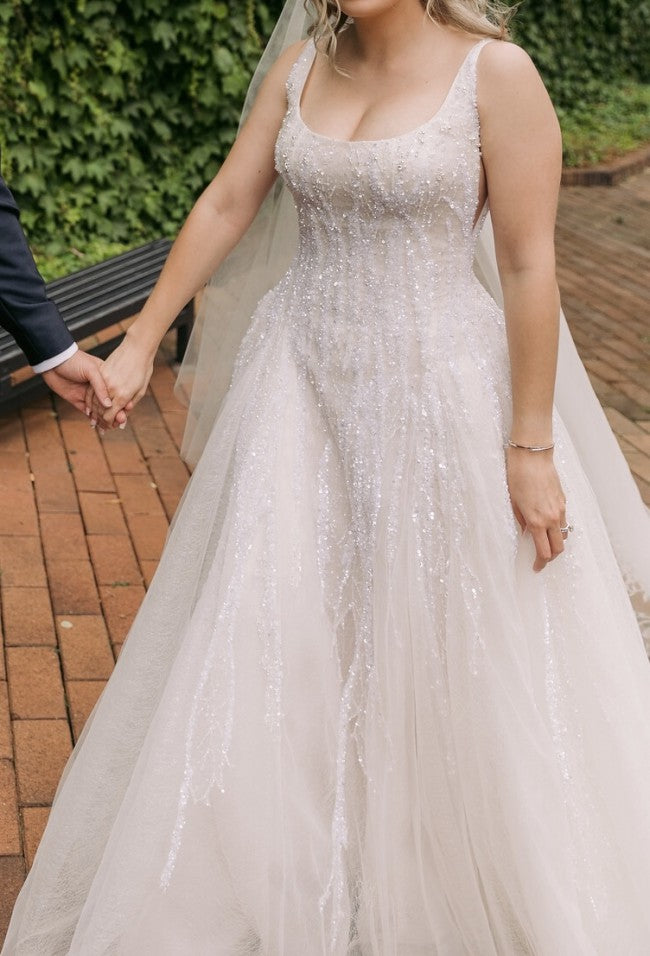 C2023-SS83h - sleeveless scoop neck plus size beaded wedding gown