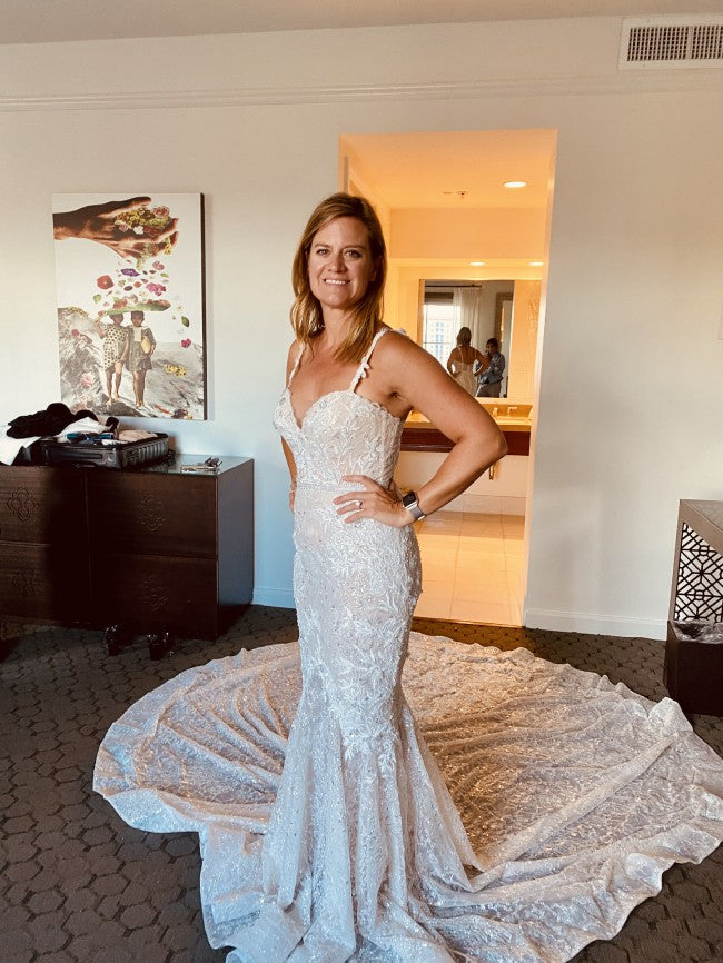 C2021SL36 - Vestido de novia entallado de encaje con tirantes finos