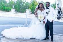 C2022-SLS69: vestido de novia de talla grande, entallado y con vuelo, con pedrería, escote ilusión transparente, mangas largas y adornos brillantes