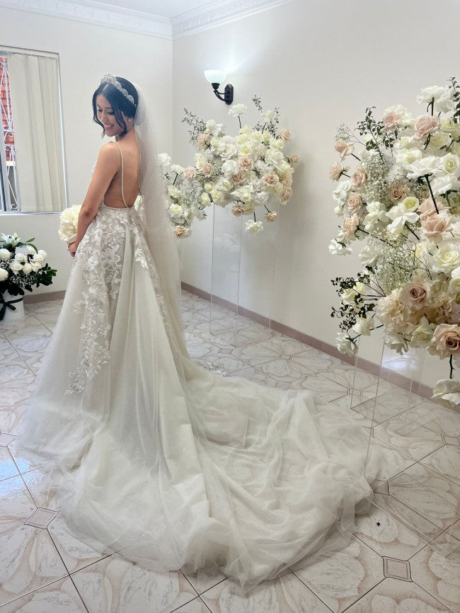 C2022-SVA655 | Robe de mariée trapèze sans manches à col en V