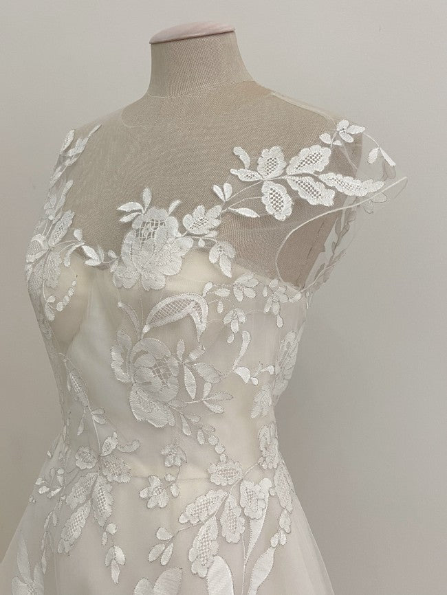 C2022-O997 Robe de mariée trapèze à manches courtes