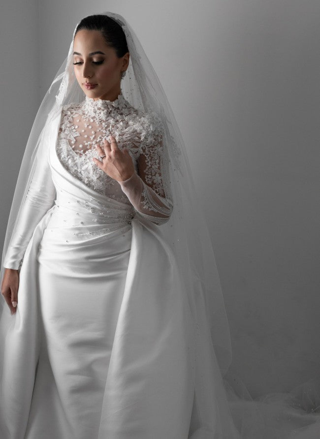 C2023-LS619 - Vestido de novia de corte sirena y manga larga con escote ilusión