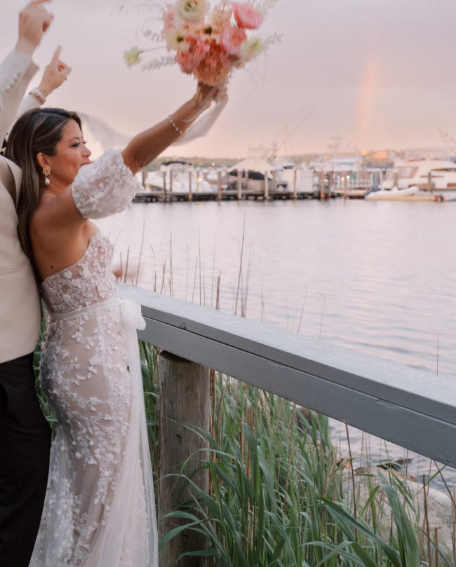 C2022-FS304 Vestido de novia adornado sin tirantes con mangas abullonadas desmontables