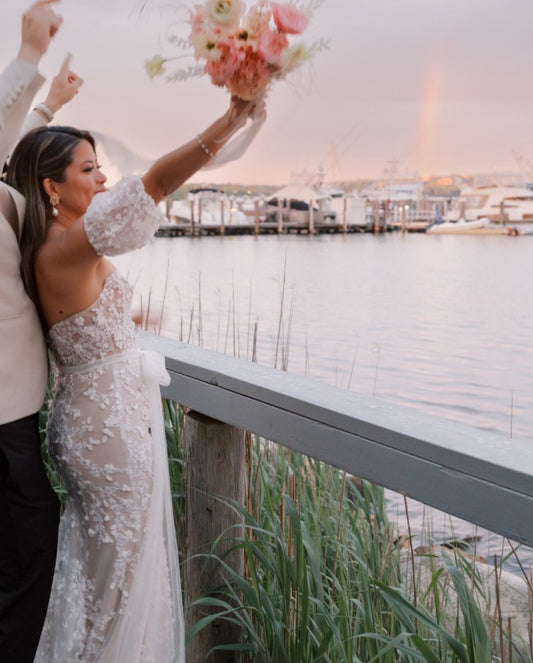 C2022-FS304 Robe de mariée bustier ornée avec manches bouffantes amovibles