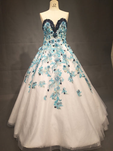 Estilo C2017-Andreas vestido de fiesta sin tirantes con flores azules