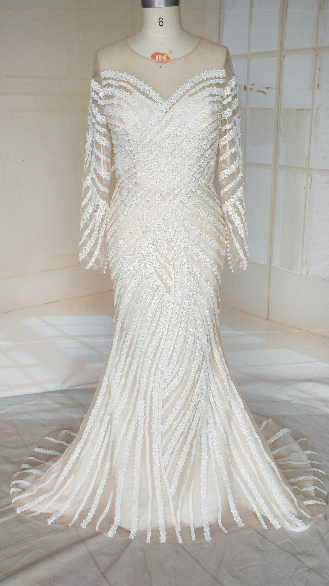 C2021-Jumoke - Vestido de novia elegante con escote ilusión y manga larga