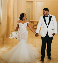 C2022-LDG - Robe de mariée ajustée et évasée brodée à épaules dénudées