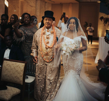 C2022-LDG - Robe de mariée ajustée et évasée brodée à épaules dénudées