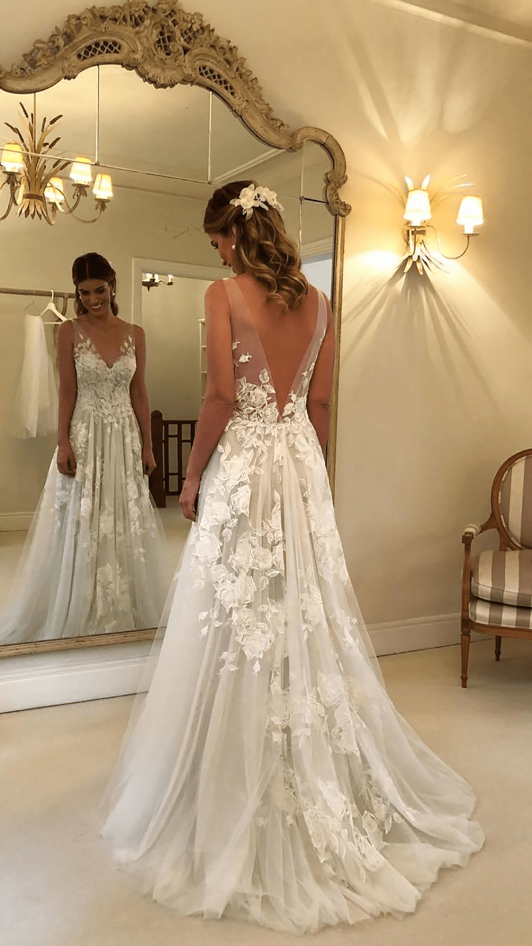 C2022-AV244 Robe de mariée trapèze sans manches, dos nu