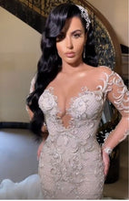 C2022-LS77 - Robe de mariée ajustée couture à manches longues et perles