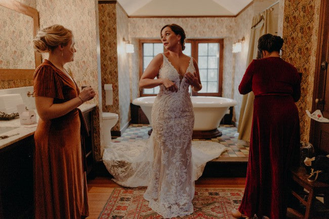 C2022-vsdc Robe de mariée brodée sans manches à col en V