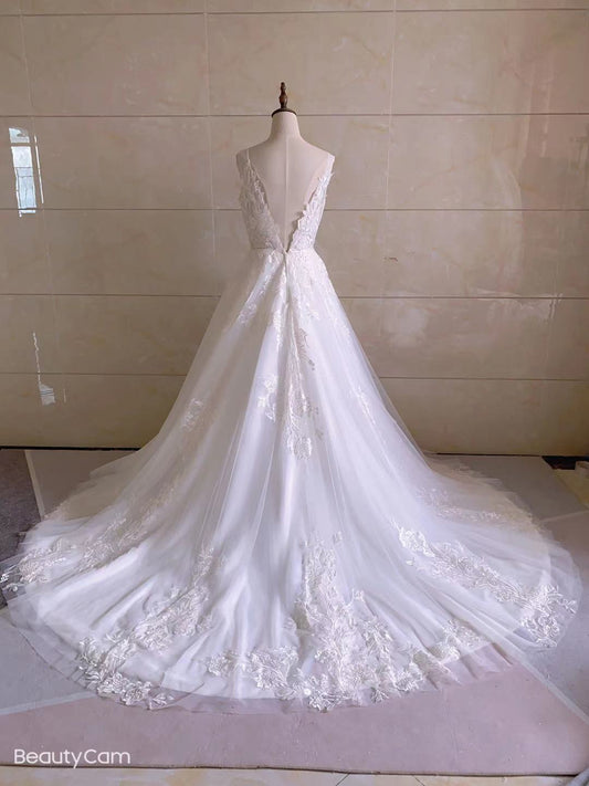 Robe de mariée grande taille sans manches à col en V