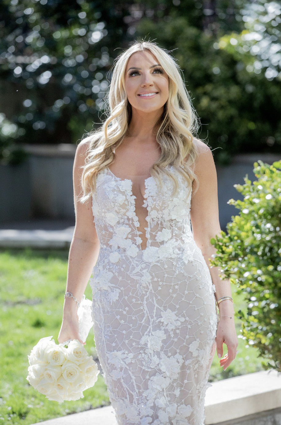 C2023-SBL118 - Robe de mariée dos nu, ajustée et évasée en dentelle perlée