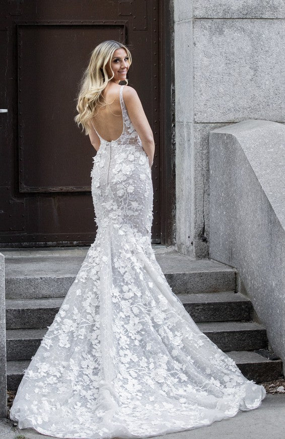 C2023-SBL118 - Robe de mariée dos nu, ajustée et évasée en dentelle perlée