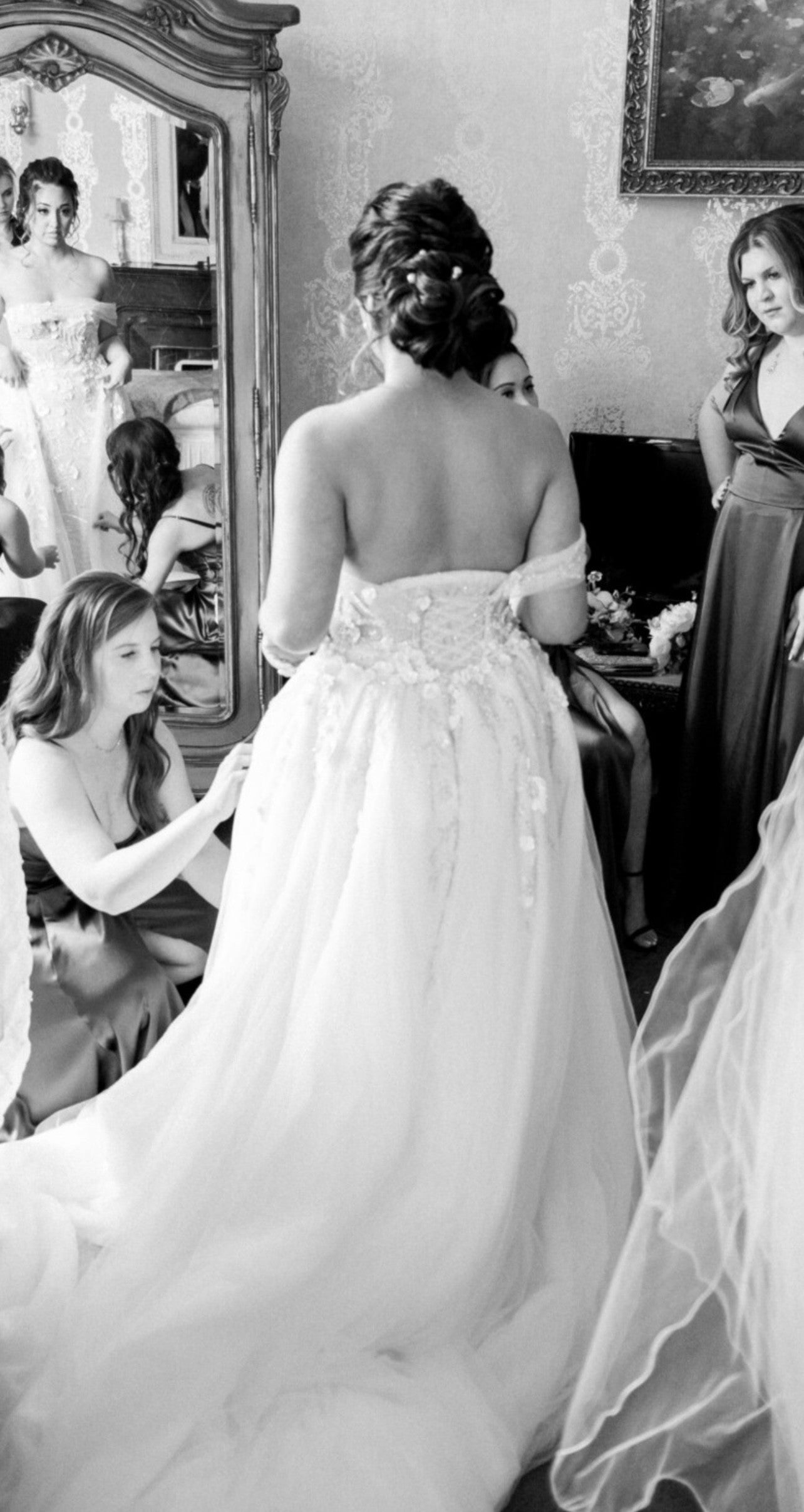 C2023-OSa77g - robe de mariée style fourreau à épaules dénudées avec surjupe amovible