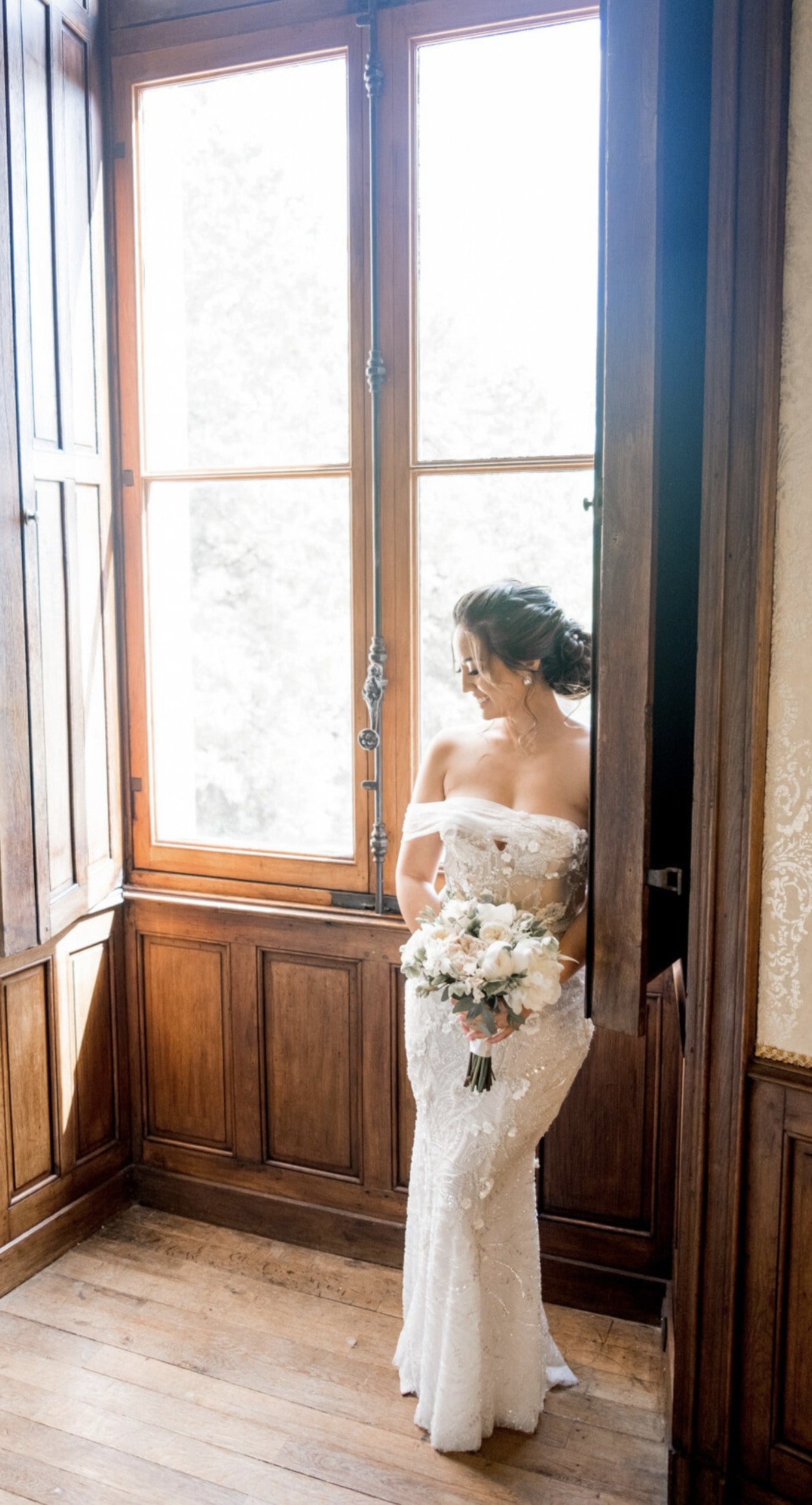 C2023-OSa77g - robe de mariée style fourreau à épaules dénudées avec surjupe amovible