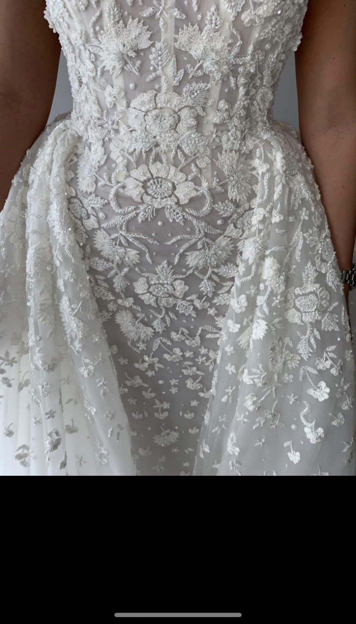 C2023-CS081 - Robe de mariée en dentelle perlée, manches courtes, avec traîne jupe amovible