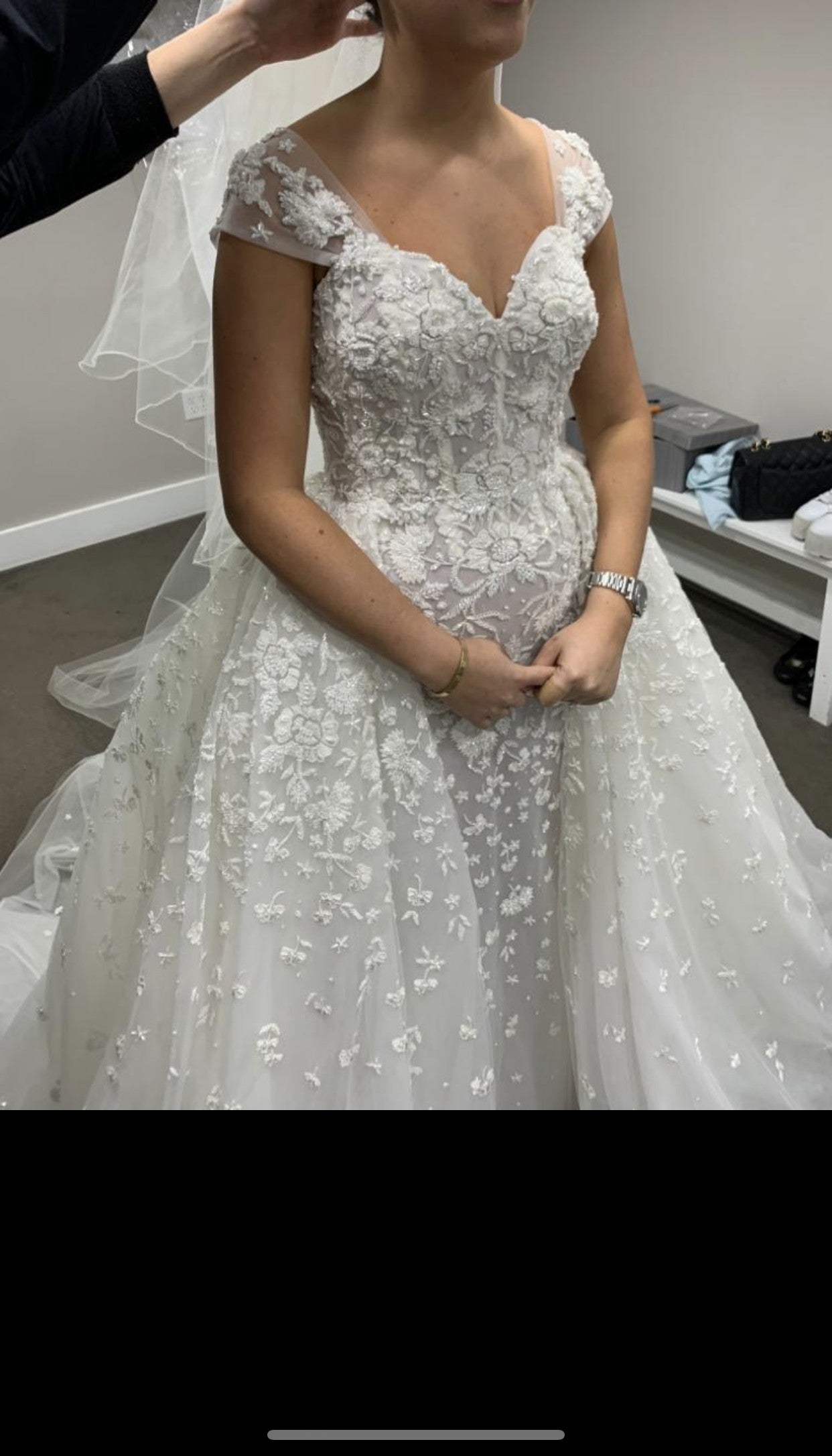 C2023-CS081 - Robe de mariée en dentelle perlée, manches courtes, avec traîne jupe amovible