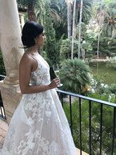 C2023-AL63T - Vestido de novia de corte A con tirantes finos y encaje estampado con bordado grande