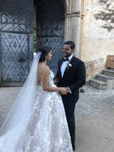 C2023-AL63T - Vestido de novia de corte A con tirantes finos y encaje estampado con bordado grande