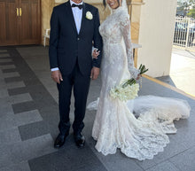 C2023-LSM5K - modesto vestido de novia ajustado de encaje con pedrería y manga larga