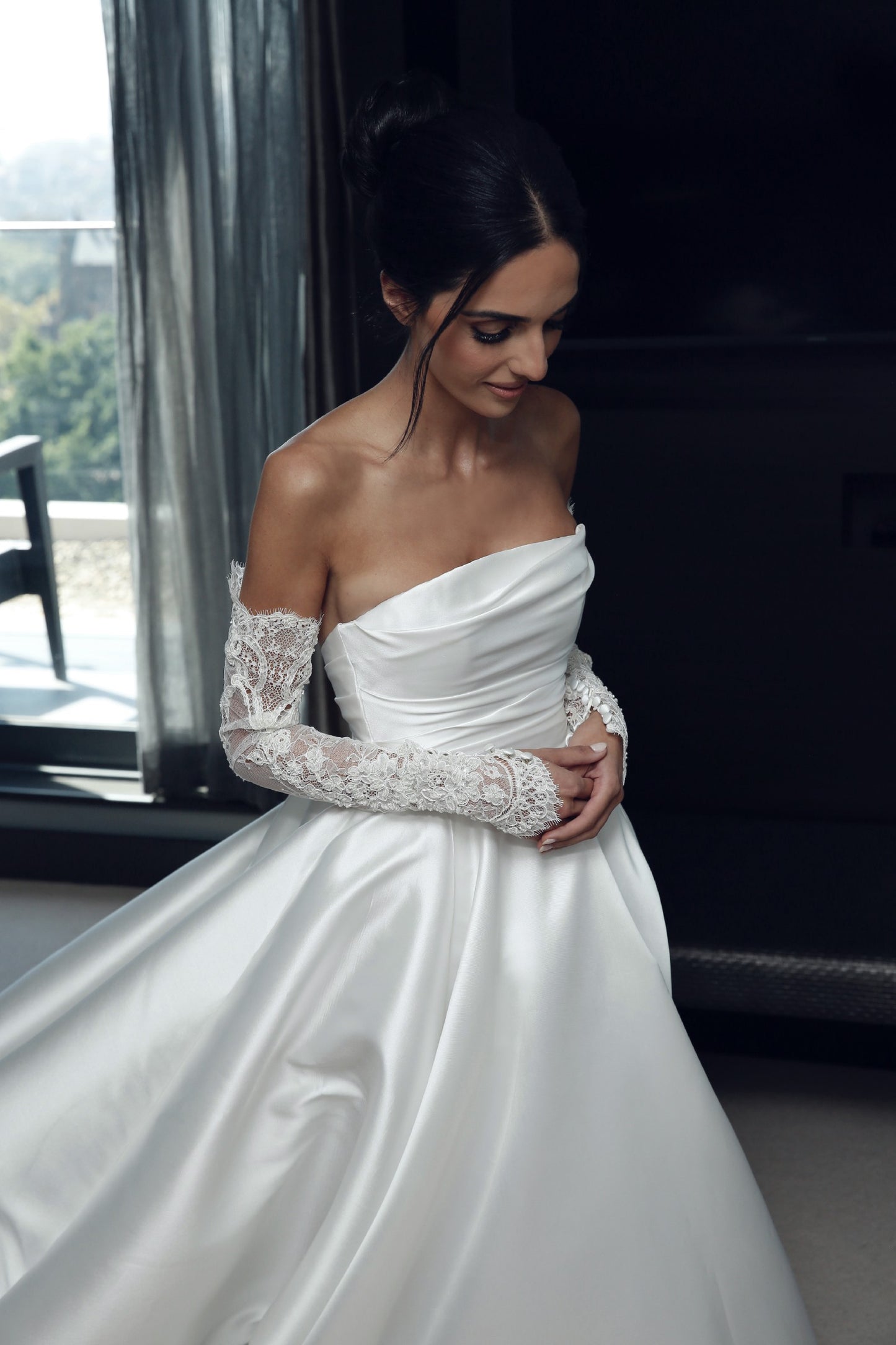 C2023-BG40L - strapless formal ball gown wedding dress with detachable lace sleeves