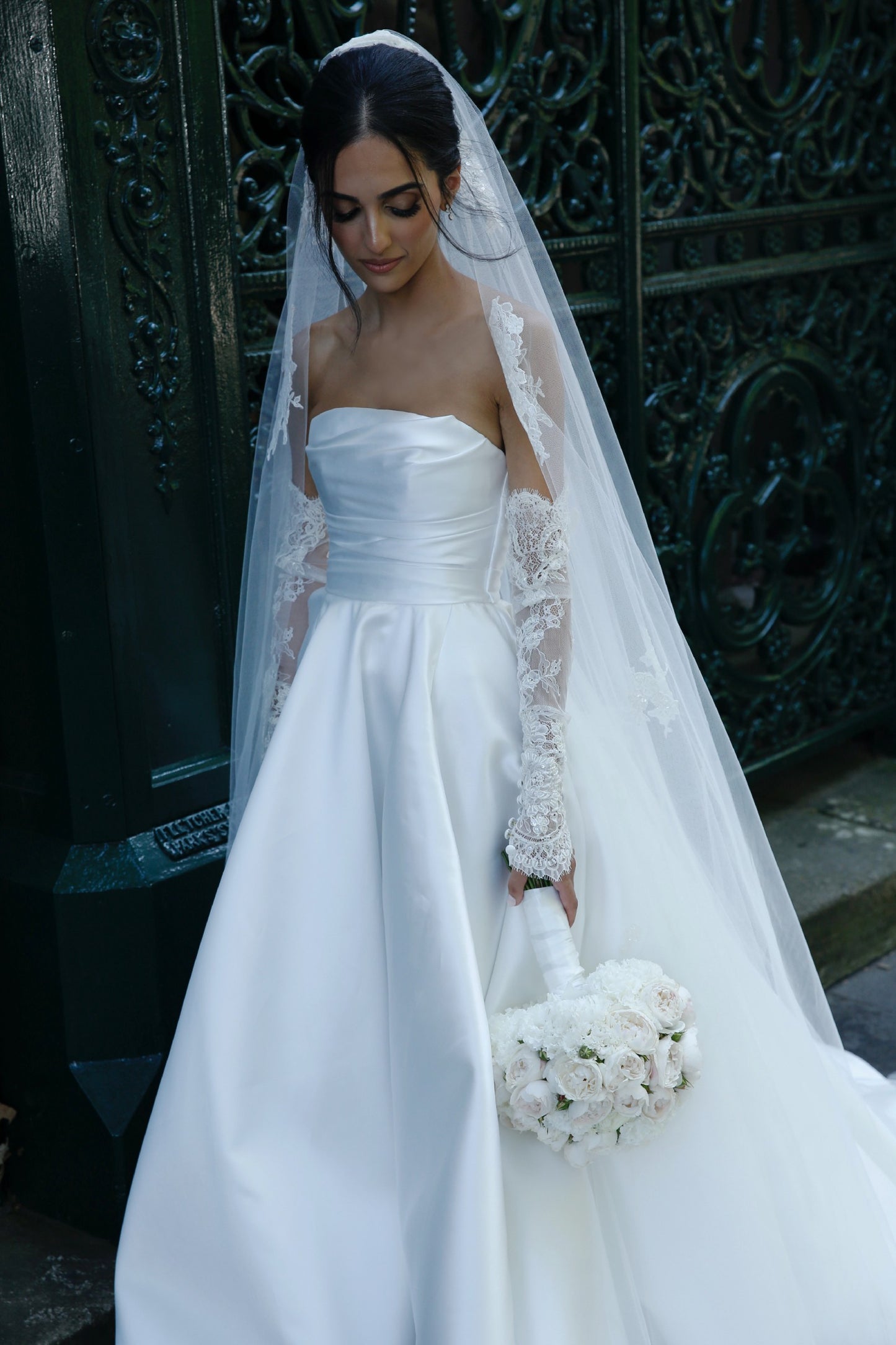 C2023-BG40L - strapless formal ball gown wedding dress with detachable lace sleeves