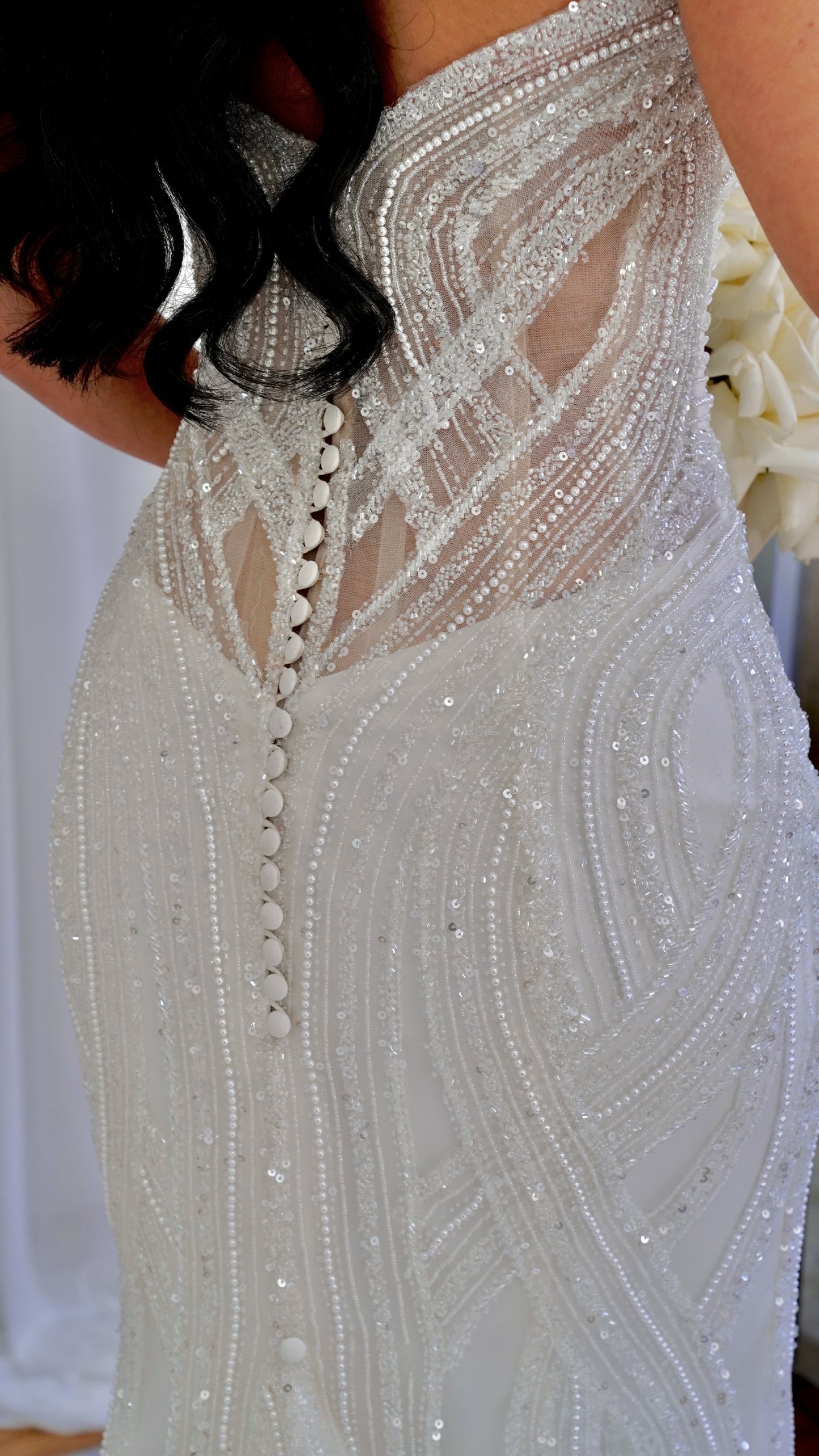 C2023-SH18B - Vestido de novia sin tirantes con forma de corazón y pedrería con cola desmontable