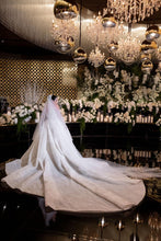 C2023-LS31A - Vestido de novia evasé de manga larga transparente con pedrería