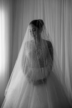 C2023-LS31A - Vestido de novia evasé de manga larga transparente con pedrería