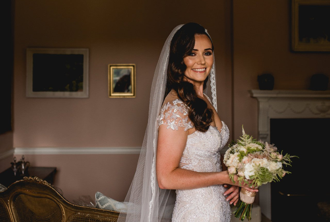 C2023-CS62 - Robe de mariée en dentelle brodée à manches courtes