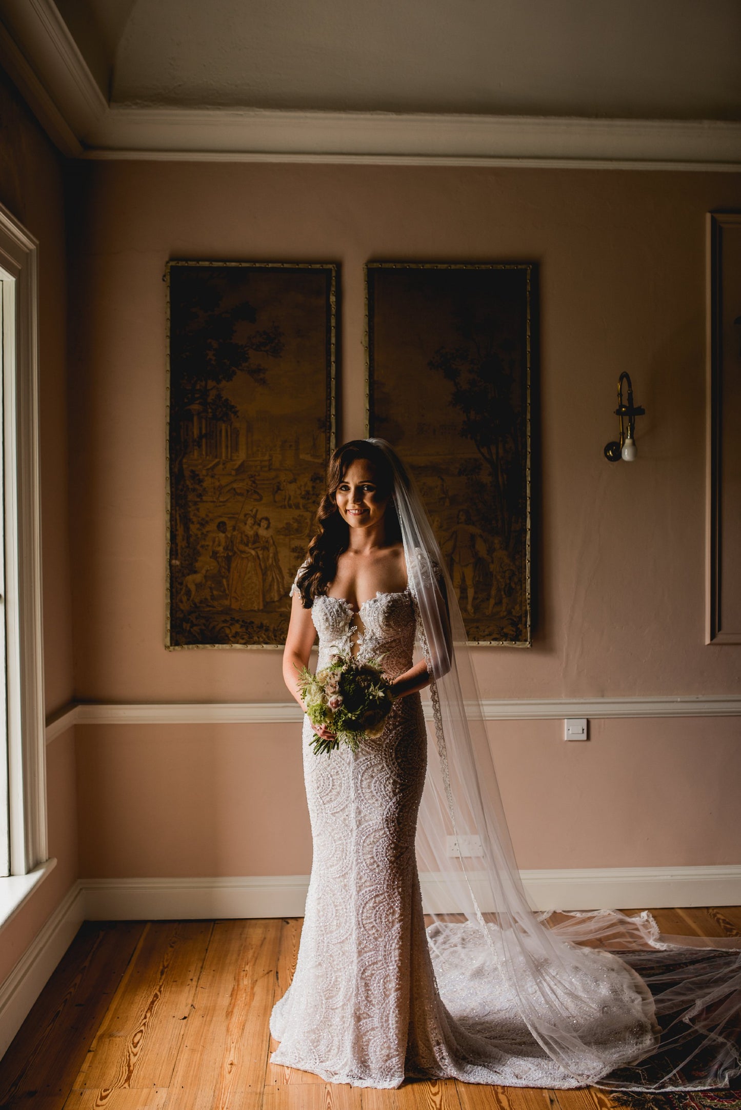 C2023-CS62 - Robe de mariée en dentelle brodée à manches courtes