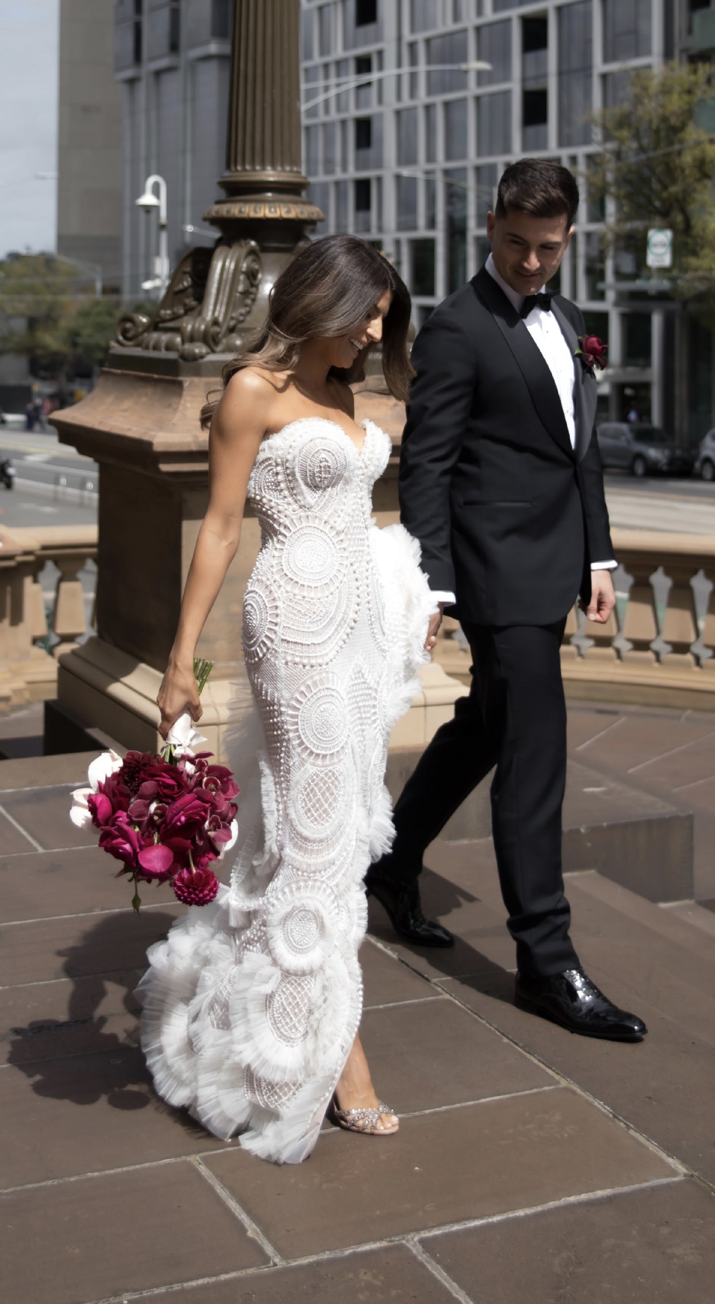C2023-SE35 - robe de mariée bustier en dentelle brodée avec fente et traîne